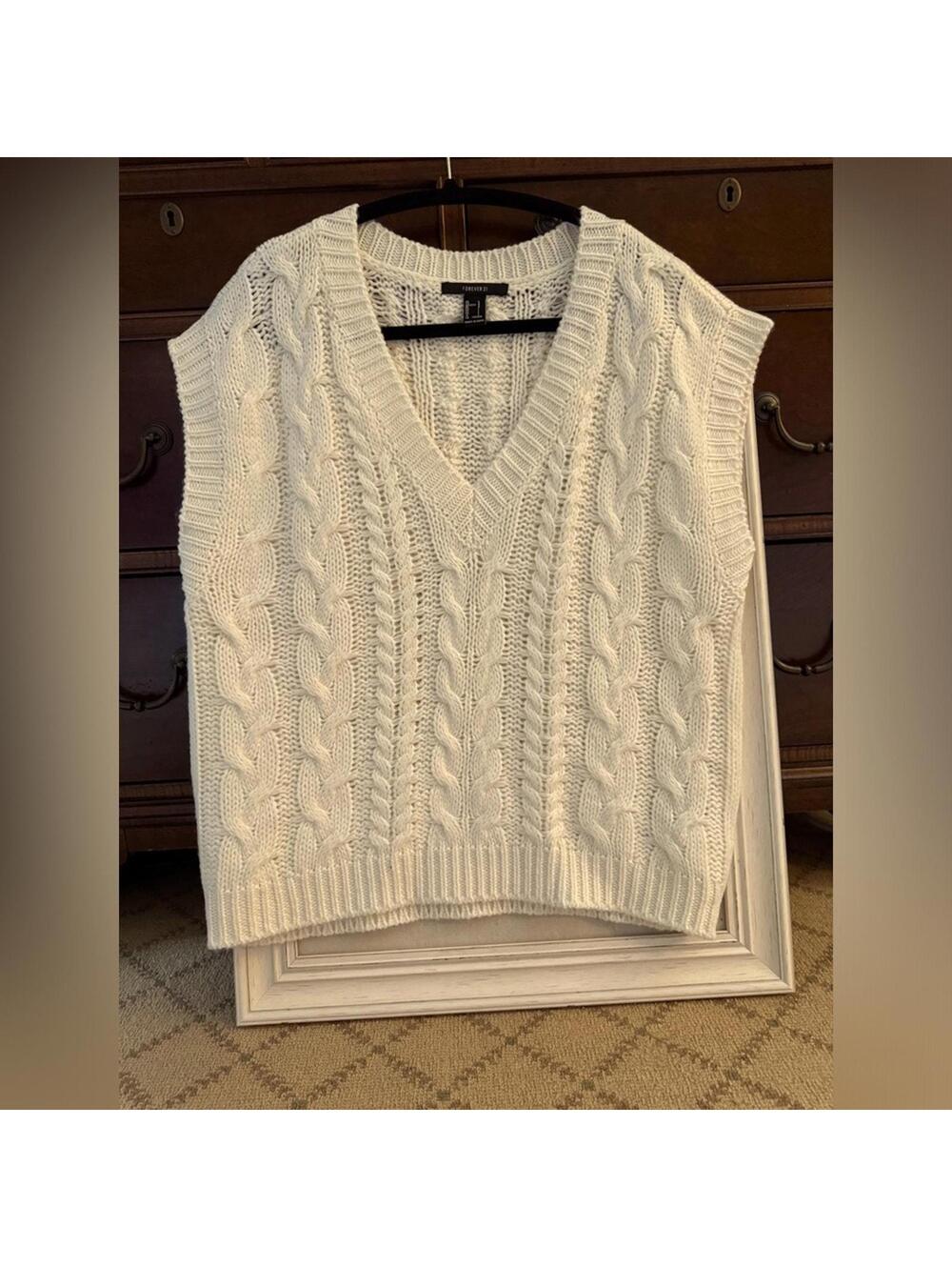 Forever 21 winter white cable knit sweater vest L